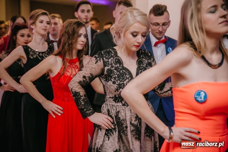 Zdjęcie w galerii na portalu naszraciborz.pl: Gastronomik na balu maturalnym w Rogowie  wiadomości z regionu