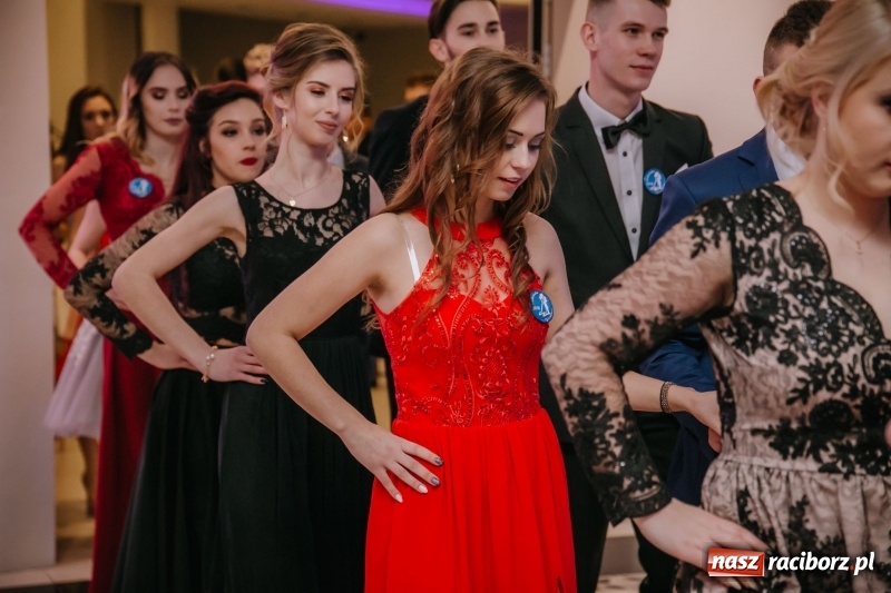 Zdjęcie w galerii na portalu naszraciborz.pl: Gastronomik na balu maturalnym w Rogowie  wiadomości z regionu