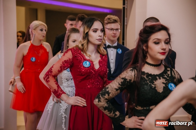 Zdjęcie w galerii na portalu naszraciborz.pl: Gastronomik na balu maturalnym w Rogowie  wiadomości z regionu