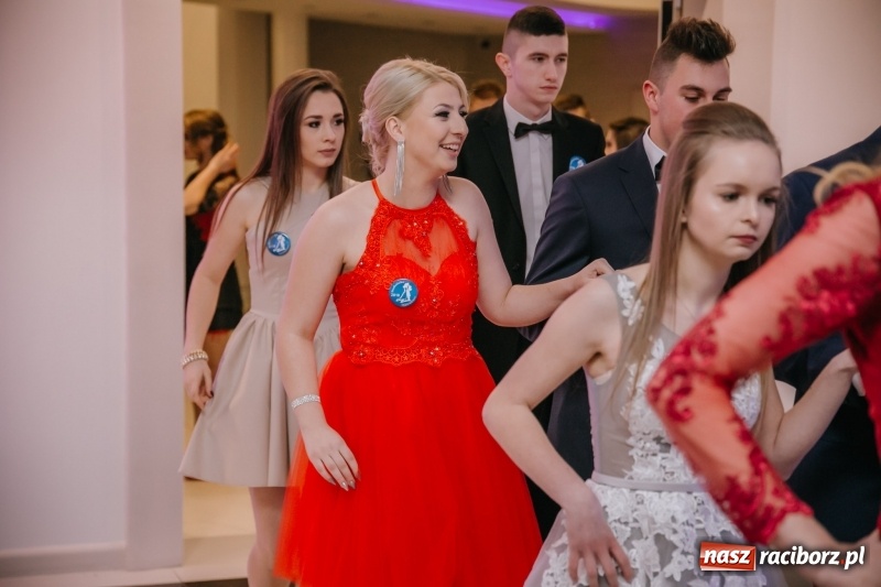 Zdjęcie w galerii na portalu naszraciborz.pl: Gastronomik na balu maturalnym w Rogowie  wiadomości z regionu