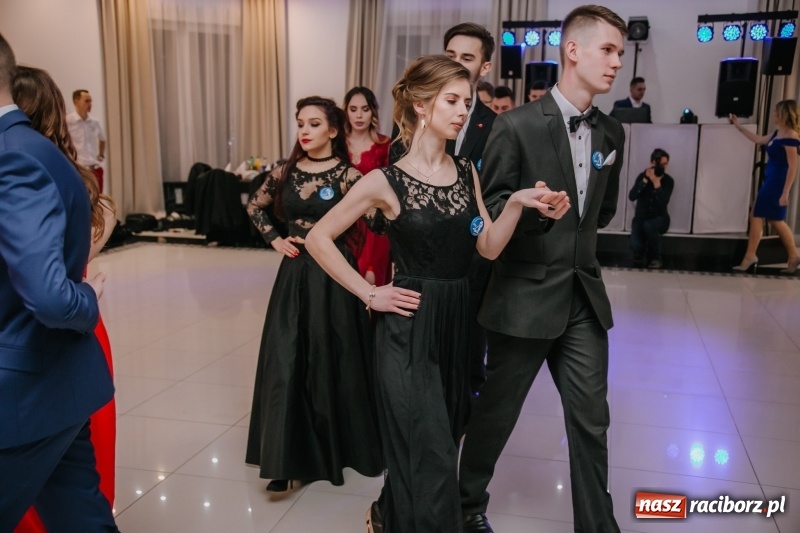 Zdjęcie w galerii na portalu naszraciborz.pl: Gastronomik na balu maturalnym w Rogowie  wiadomości z regionu