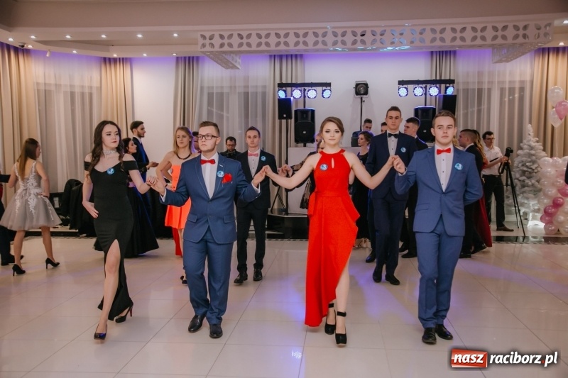 Zdjęcie w galerii na portalu naszraciborz.pl: Gastronomik na balu maturalnym w Rogowie  wiadomości z regionu