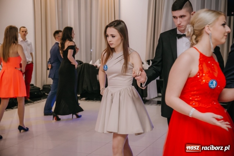 Zdjęcie w galerii na portalu naszraciborz.pl: Gastronomik na balu maturalnym w Rogowie  wiadomości z regionu