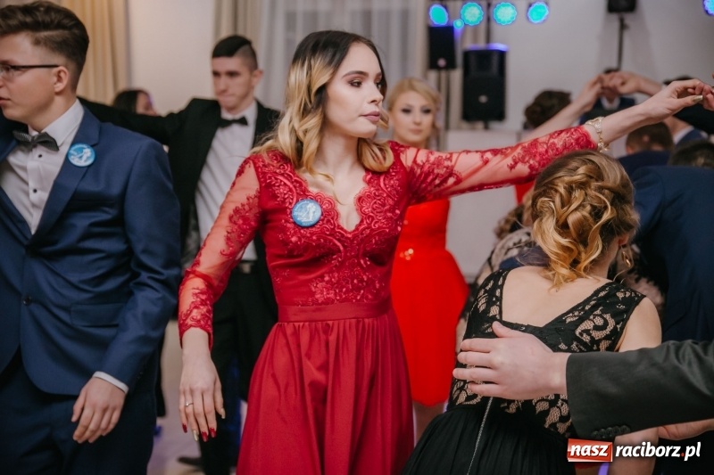 Zdjęcie w galerii na portalu naszraciborz.pl: Gastronomik na balu maturalnym w Rogowie  wiadomości z regionu