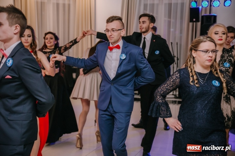 Zdjęcie w galerii na portalu naszraciborz.pl: Gastronomik na balu maturalnym w Rogowie  wiadomości z regionu