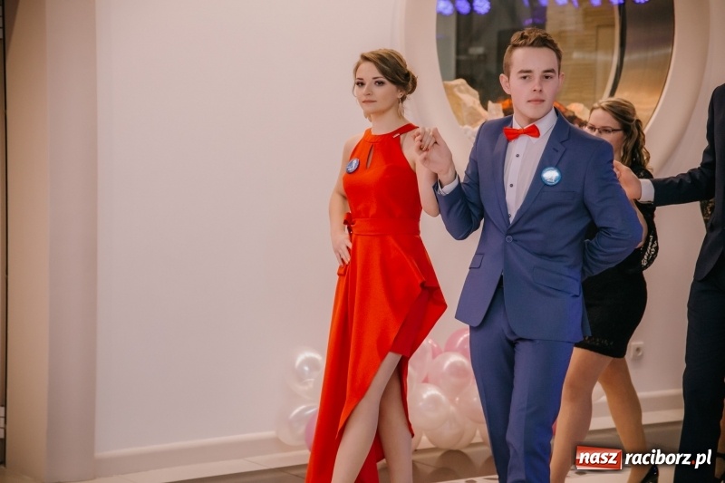 Zdjęcie w galerii na portalu naszraciborz.pl: Gastronomik na balu maturalnym w Rogowie  wiadomości z regionu