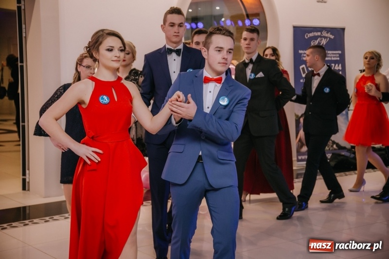 Zdjęcie w galerii na portalu naszraciborz.pl: Gastronomik na balu maturalnym w Rogowie  wiadomości z regionu