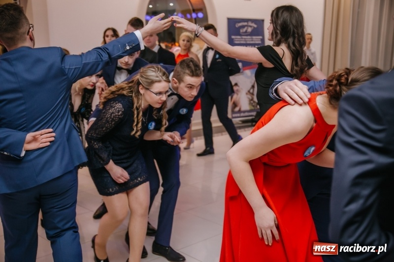 Zdjęcie w galerii na portalu naszraciborz.pl: Gastronomik na balu maturalnym w Rogowie  wiadomości z regionu