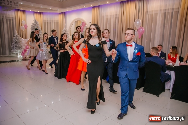 Zdjęcie w galerii na portalu naszraciborz.pl: Gastronomik na balu maturalnym w Rogowie  wiadomości z regionu