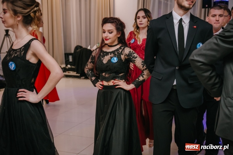 Zdjęcie w galerii na portalu naszraciborz.pl: Gastronomik na balu maturalnym w Rogowie  wiadomości z regionu