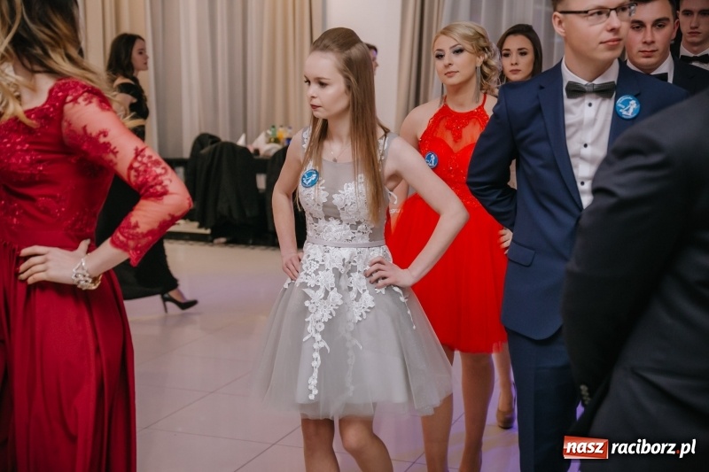 Zdjęcie w galerii na portalu naszraciborz.pl: Gastronomik na balu maturalnym w Rogowie  wiadomości z regionu