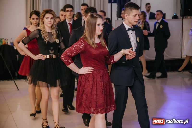 Zdjęcie w galerii na portalu naszraciborz.pl: Gastronomik na balu maturalnym w Rogowie  wiadomości z regionu