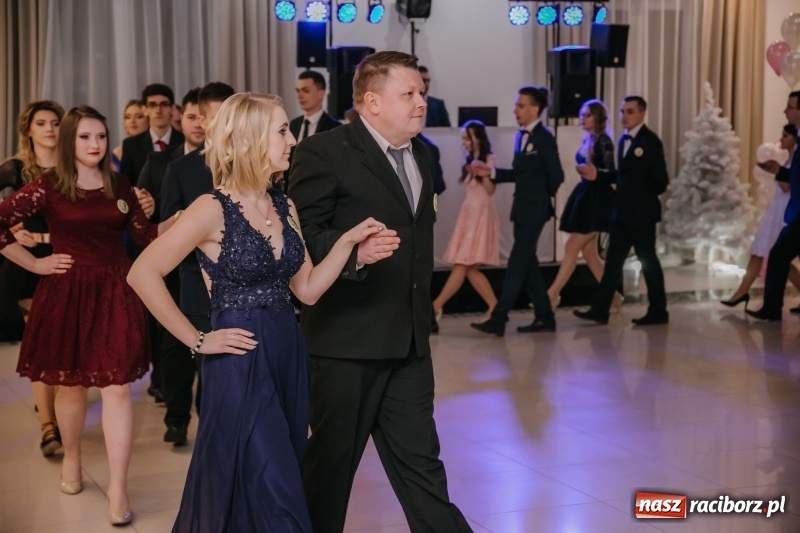 Zdjęcie w galerii na portalu naszraciborz.pl: Gastronomik na balu maturalnym w Rogowie  wiadomości z regionu