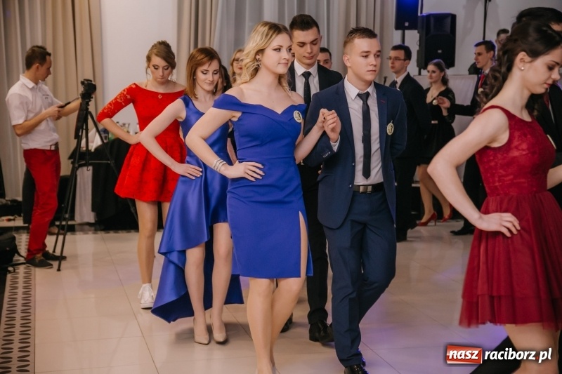 Zdjęcie w galerii na portalu naszraciborz.pl: Gastronomik na balu maturalnym w Rogowie  wiadomości z regionu