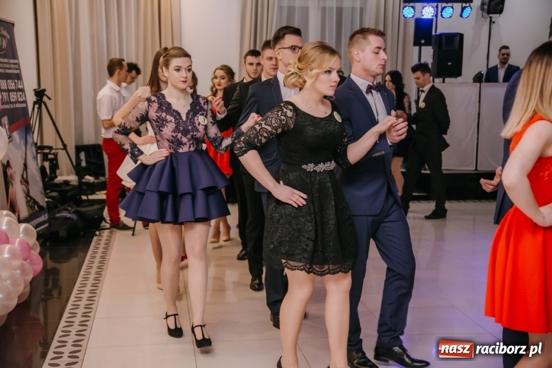 Zdjęcie w galerii na portalu naszraciborz.pl: Gastronomik na balu maturalnym w Rogowie  wiadomości z regionu