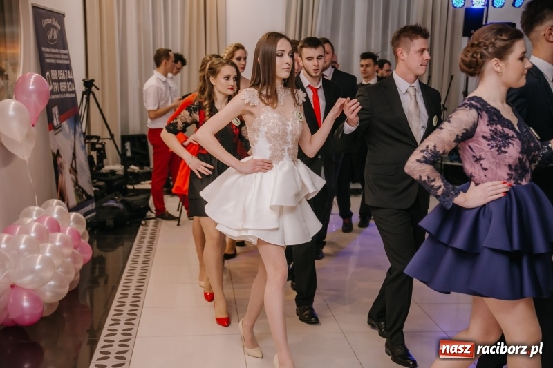 Zdjęcie w galerii na portalu naszraciborz.pl: Gastronomik na balu maturalnym w Rogowie  wiadomości z regionu