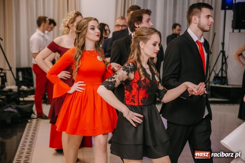 Zdjęcie w galerii na portalu naszraciborz.pl: Gastronomik na balu maturalnym w Rogowie  wiadomości z regionu