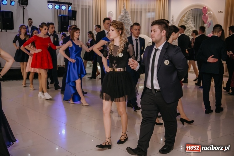 Zdjęcie w galerii na portalu naszraciborz.pl: Gastronomik na balu maturalnym w Rogowie  wiadomości z regionu