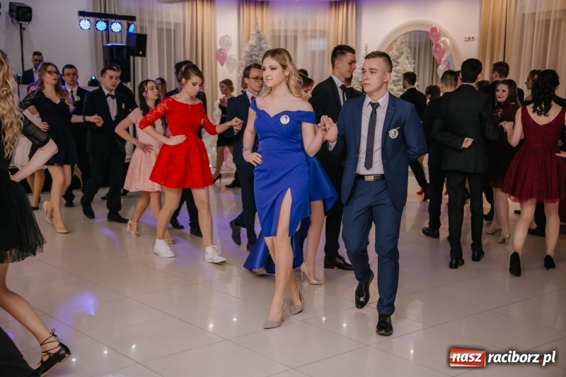 Zdjęcie w galerii na portalu naszraciborz.pl: Gastronomik na balu maturalnym w Rogowie  wiadomości z regionu