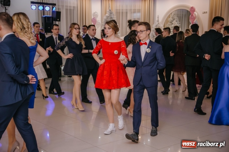 Zdjęcie w galerii na portalu naszraciborz.pl: Gastronomik na balu maturalnym w Rogowie  wiadomości z regionu