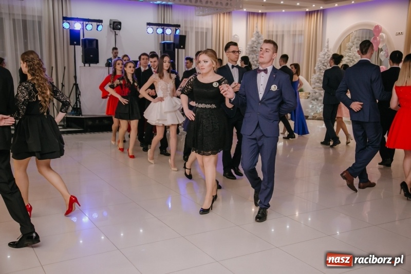 Zdjęcie w galerii na portalu naszraciborz.pl: Gastronomik na balu maturalnym w Rogowie  wiadomości z regionu