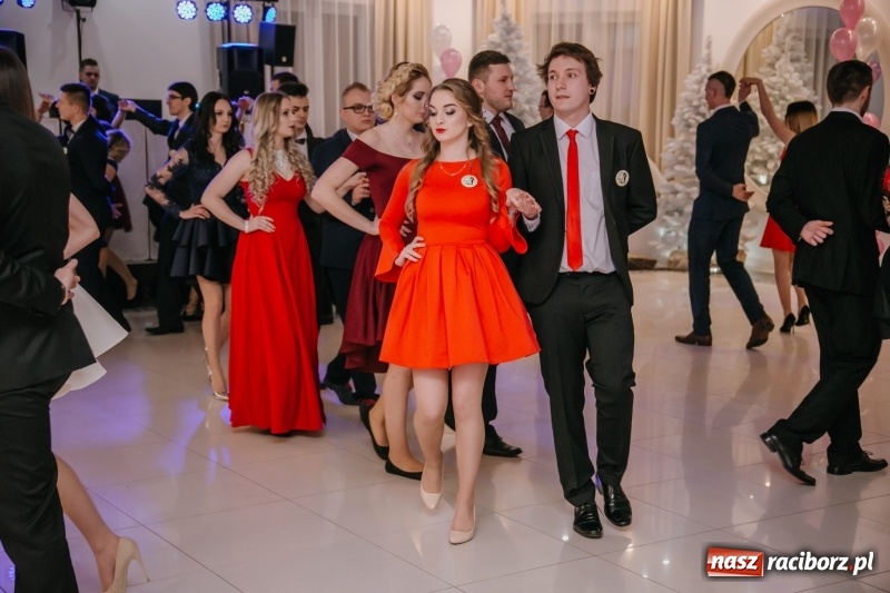 Zdjęcie w galerii na portalu naszraciborz.pl: Gastronomik na balu maturalnym w Rogowie  wiadomości z regionu