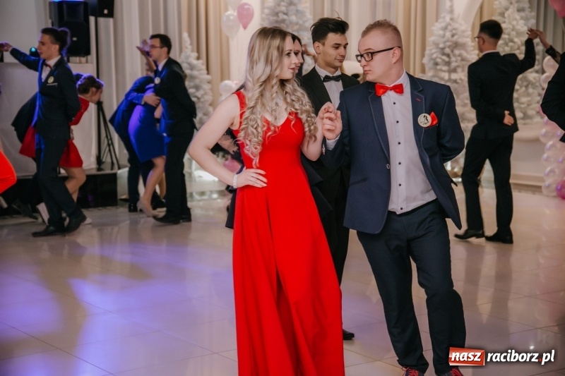 Zdjęcie w galerii na portalu naszraciborz.pl: Gastronomik na balu maturalnym w Rogowie  wiadomości z regionu