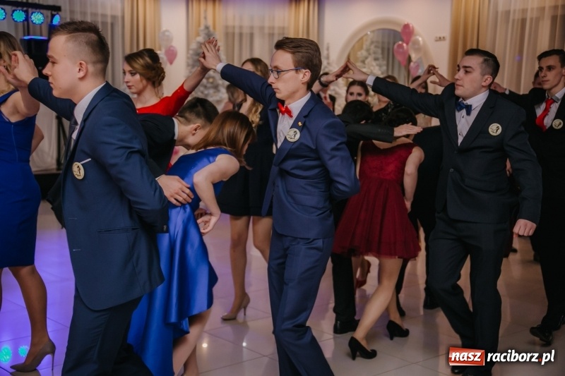Zdjęcie w galerii na portalu naszraciborz.pl: Gastronomik na balu maturalnym w Rogowie  wiadomości z regionu