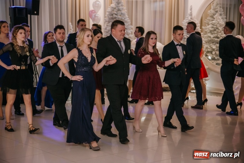 Zdjęcie w galerii na portalu naszraciborz.pl: Gastronomik na balu maturalnym w Rogowie  wiadomości z regionu