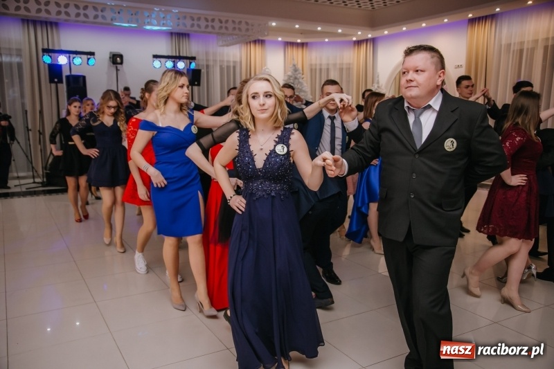 Zdjęcie w galerii na portalu naszraciborz.pl: Gastronomik na balu maturalnym w Rogowie  wiadomości z regionu
