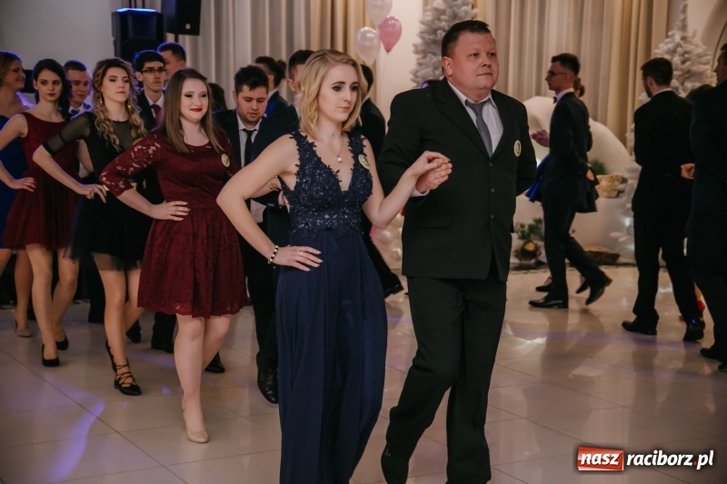 Zdjęcie w galerii na portalu naszraciborz.pl: Gastronomik na balu maturalnym w Rogowie  wiadomości z regionu