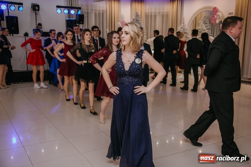 Zdjęcie w galerii na portalu naszraciborz.pl: Gastronomik na balu maturalnym w Rogowie  wiadomości z regionu