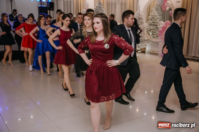 Zdjęcie w galerii na portalu naszraciborz.pl: Gastronomik na balu maturalnym w Rogowie  wiadomości z regionu