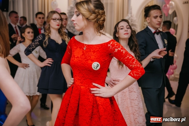Zdjęcie w galerii na portalu naszraciborz.pl: Gastronomik na balu maturalnym w Rogowie  wiadomości z regionu
