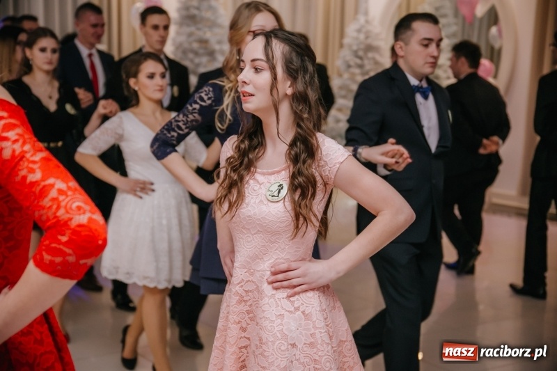 Zdjęcie w galerii na portalu naszraciborz.pl: Gastronomik na balu maturalnym w Rogowie  wiadomości z regionu