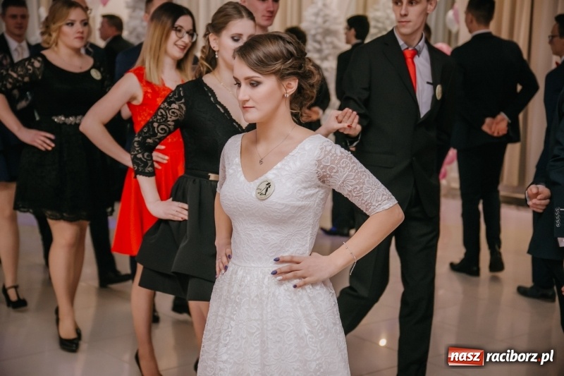 Zdjęcie w galerii na portalu naszraciborz.pl: Gastronomik na balu maturalnym w Rogowie  wiadomości z regionu