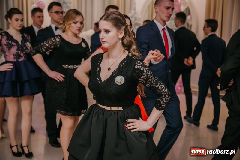 Zdjęcie w galerii na portalu naszraciborz.pl: Gastronomik na balu maturalnym w Rogowie  wiadomości z regionu