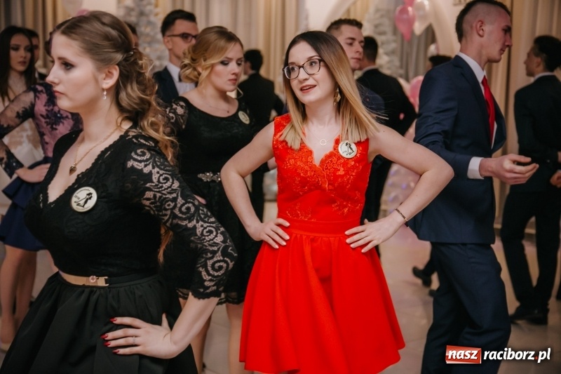 Zdjęcie w galerii na portalu naszraciborz.pl: Gastronomik na balu maturalnym w Rogowie  wiadomości z regionu