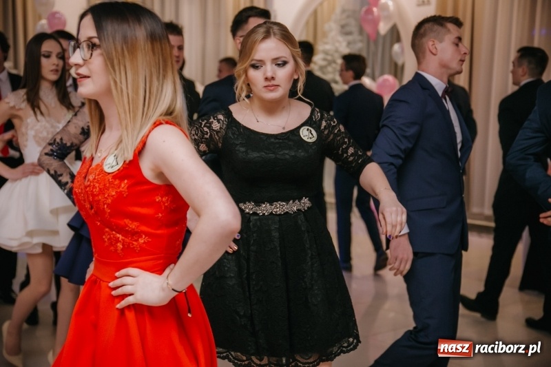 Zdjęcie w galerii na portalu naszraciborz.pl: Gastronomik na balu maturalnym w Rogowie  wiadomości z regionu