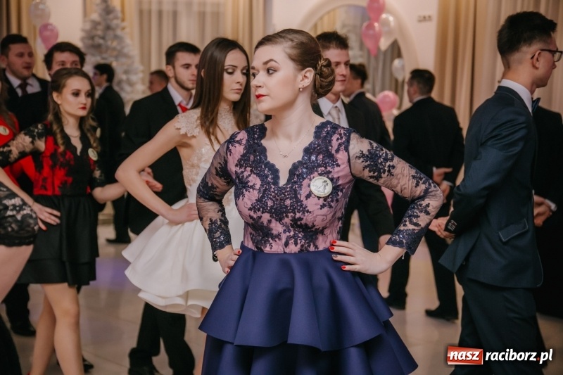 Zdjęcie w galerii na portalu naszraciborz.pl: Gastronomik na balu maturalnym w Rogowie  wiadomości z regionu