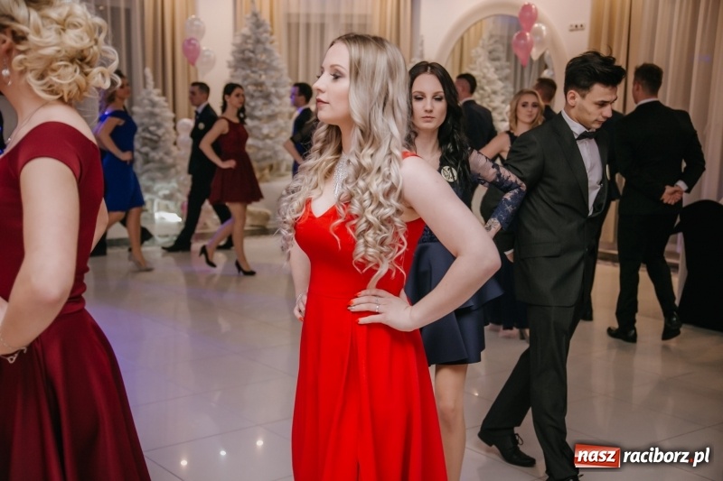 Zdjęcie w galerii na portalu naszraciborz.pl: Gastronomik na balu maturalnym w Rogowie  wiadomości z regionu