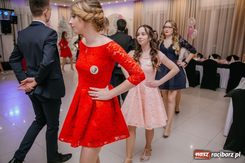 Zdjęcie w galerii na portalu naszraciborz.pl: Gastronomik na balu maturalnym w Rogowie  wiadomości z regionu