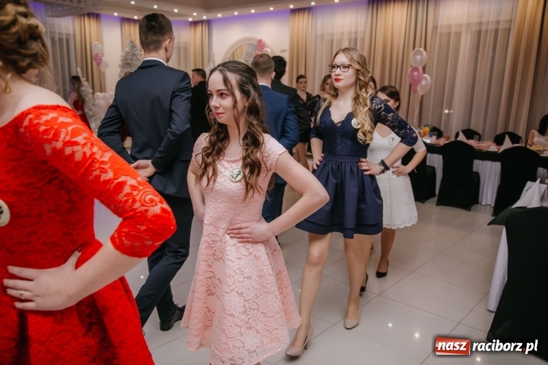 Zdjęcie w galerii na portalu naszraciborz.pl: Gastronomik na balu maturalnym w Rogowie  wiadomości z regionu