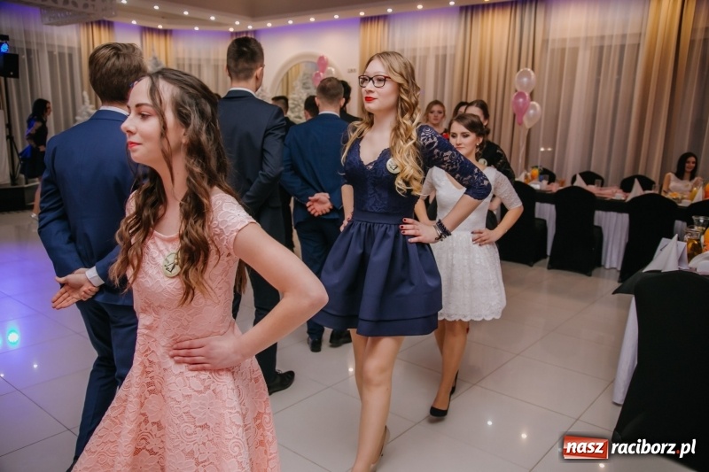 Zdjęcie w galerii na portalu naszraciborz.pl: Gastronomik na balu maturalnym w Rogowie  wiadomości z regionu