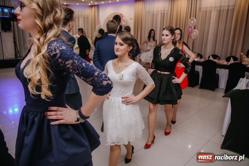 Zdjęcie w galerii na portalu naszraciborz.pl: Gastronomik na balu maturalnym w Rogowie  wiadomości z regionu