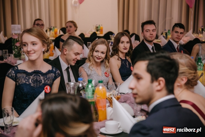 Zdjęcie w galerii na portalu naszraciborz.pl: Gastronomik na balu maturalnym w Rogowie  wiadomości z regionu