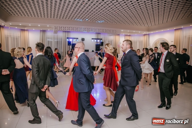 Zdjęcie w galerii na portalu naszraciborz.pl: Gastronomik na balu maturalnym w Rogowie  wiadomości z regionu