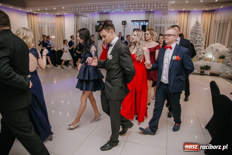 Zdjęcie w galerii na portalu naszraciborz.pl: Gastronomik na balu maturalnym w Rogowie  wiadomości z regionu