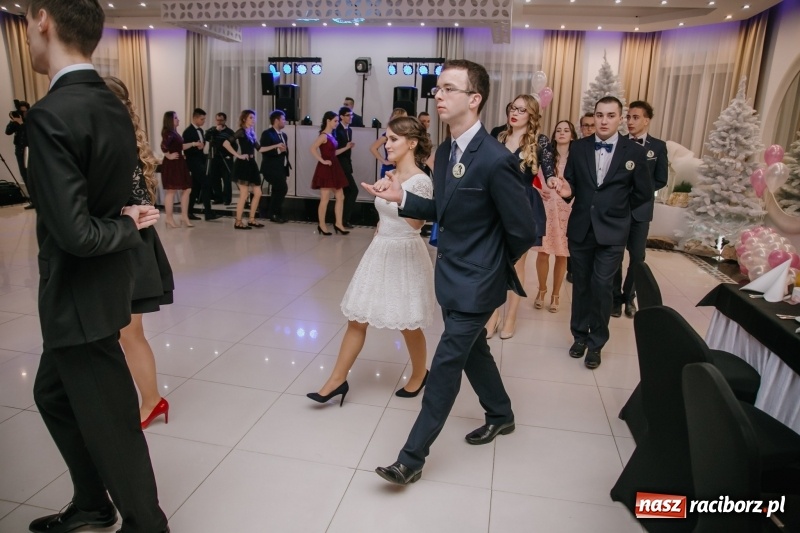 Zdjęcie w galerii na portalu naszraciborz.pl: Gastronomik na balu maturalnym w Rogowie  wiadomości z regionu