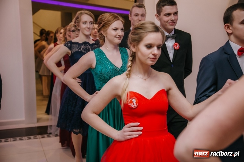 Zdjęcie w galerii na portalu naszraciborz.pl: Gastronomik na balu maturalnym w Rogowie  wiadomości z regionu